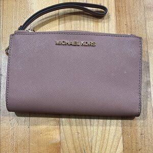 Michael Kors Dusty Pink Wristlet